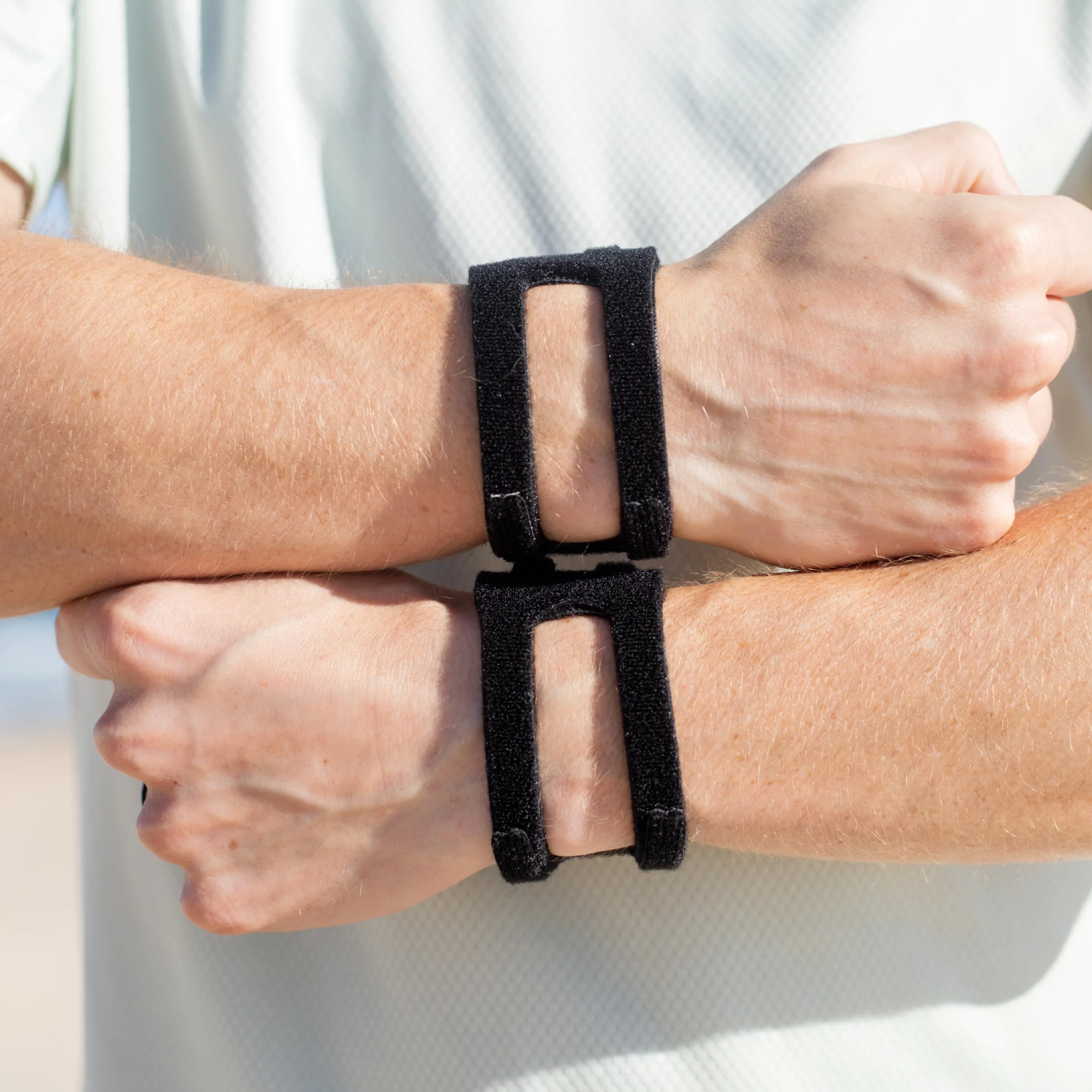 WristWidget® (czarny) Regulowana orteza nadgarstka na łzy TFCC, jeden rozmiar pasuje do większości. Na lewy i prawy nadgarstek, wsparcie dla obciążenia nośnego, ćwiczenia